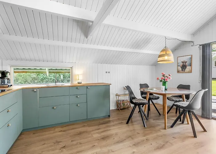 2 Bedroom Beautiful In Dom wakacyjny Egernsund